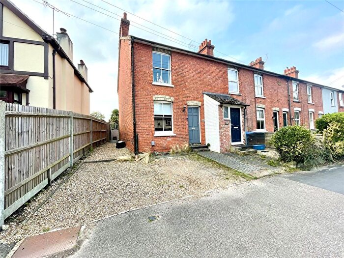 2 Bedroom Semi-Detached House For Sale In Union Street, Farnborough, Hampshire, GU14