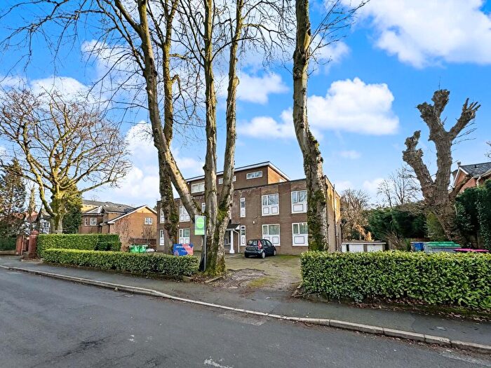 2 Bedroom Flat For Sale In Old Hall Road, Lakeside Court, M7