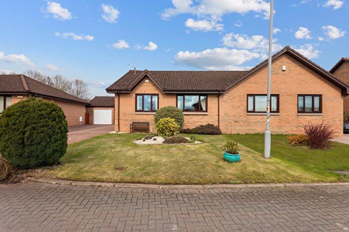 3 Bedroom Semi-Detached Bungalow For Sale In Turnyland Way, West Freelands, Erskine, PA8
