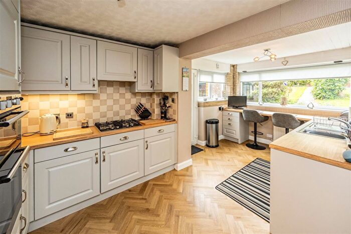 3 Bedroom End Of Terrace House For Sale In Clayfield Drive, Bradford, BD7