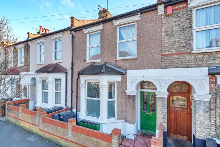 2 Bedroom House For Sale In Dunkeld Road, South Norwood, London, SE25