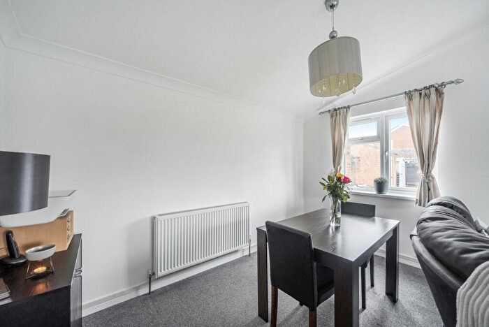 2 Bedroom Bungalow For Sale In Hurst Park Road, Twyford, Reading, Berkshire, RG10