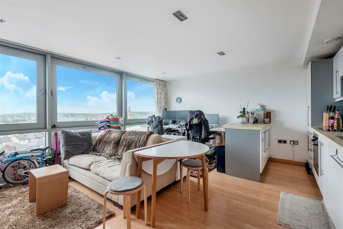 1 Bedroom Flat To Rent In Richmond Road, Kingston Upon Thames, KT2