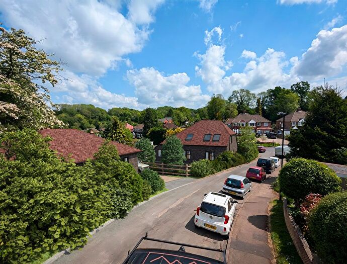 2 Bedroom End Terrace House For Sale In Waddington Avenue, Coulsdon, CR5