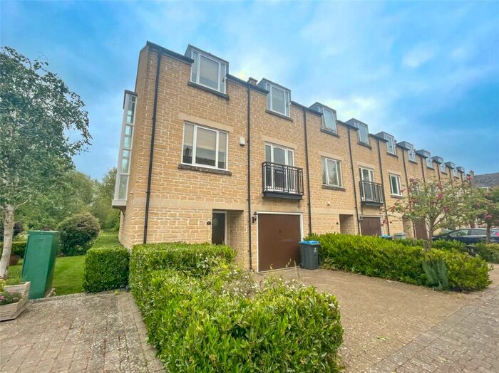 5 Bedroom Town House To Rent In Woodford Mill, Witney, Oxfordshire, OX28