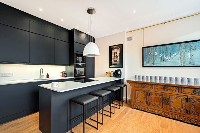 2 Bedroom Flat To Rent In Nevern Square, Earls Court, SW5