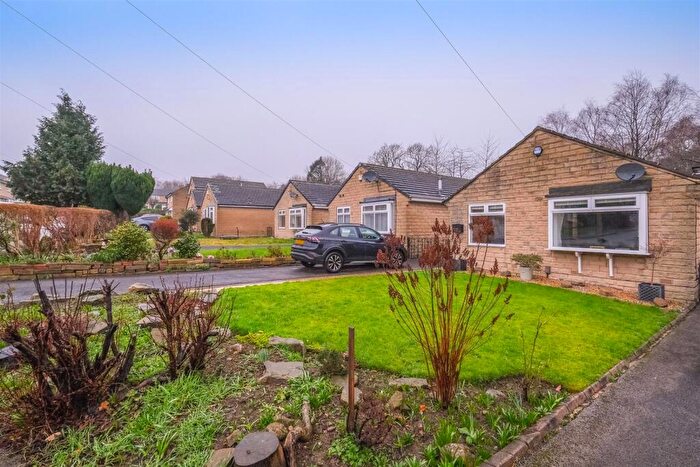 3 Bedroom House For Sale In Clay Butts, Birkby, Huddersfield, HD2