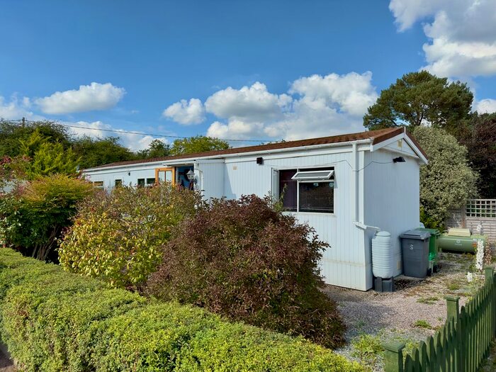 2 Bedroom Park Home For Sale In Poplar Close, Thatcham, RG19