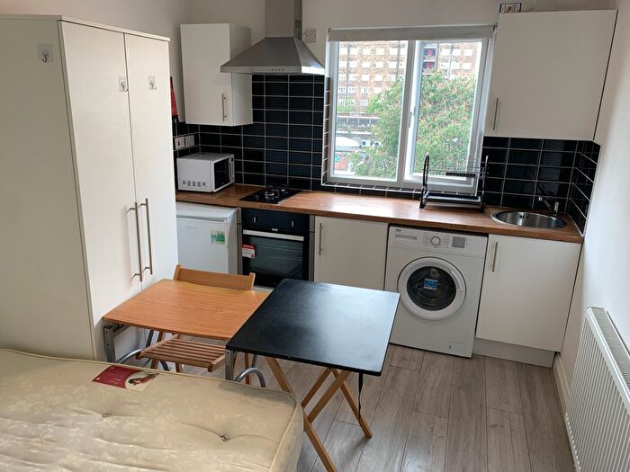 Studio To Rent In Walworth Road, London, SE17