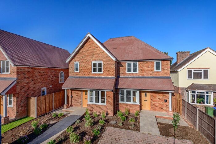 3 Bedroom Semi Detached House To Rent In Beechwood Road, Knaphill, GU21