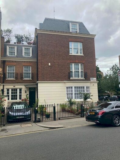 5 Bedroom End Of Terrace House To Rent In Eaton Terrace, Belgravia, Sloanne Square, Central London, SW1W