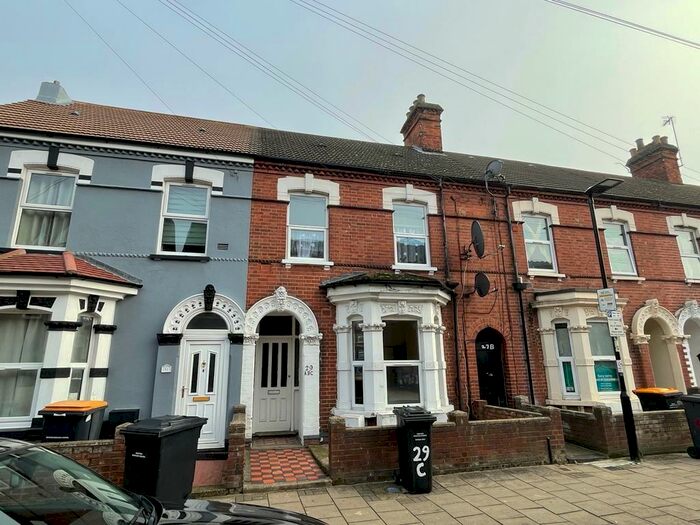 3 Bedroom Apartment To Rent In Grafton Road, Bedford., MK40