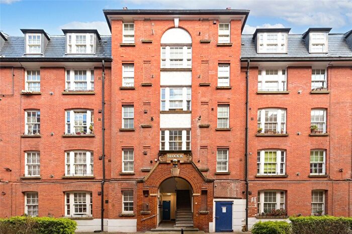 2 Bedroom Flat For Sale In Peabody Estate, Vauxhall Bridge Road, London, SW1V