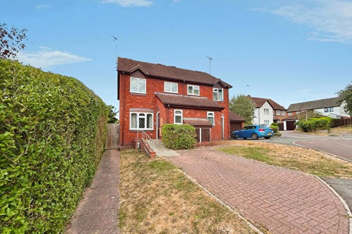 3 Bedroom Semi Detached House For Sale In Wild Herons, Hook, Hampshire, RG27