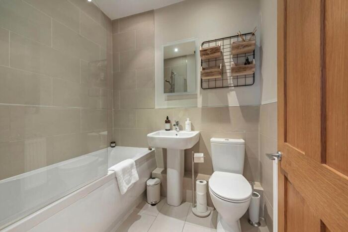 2 Bedroom Apartment To Rent In Flat, Union Passage, Bath, BA1