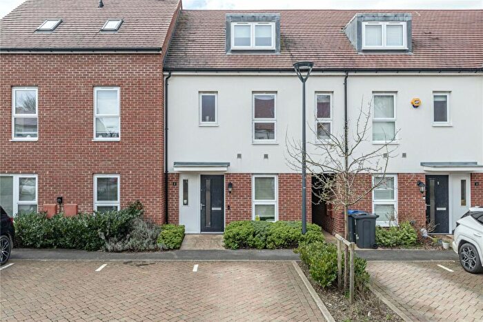 4 Bedroom Terraced House To Rent In Addlestone, Surrey, KT15