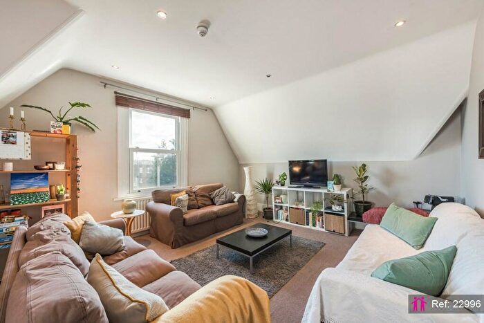 3 Bedroom Apartment To Rent In Bedford Hill, London, SW12