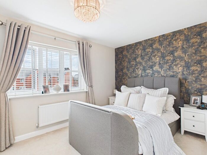 3 Bedroom End Terrace House For Sale In Bamburgh Park, Kingswood, Hull, HU7