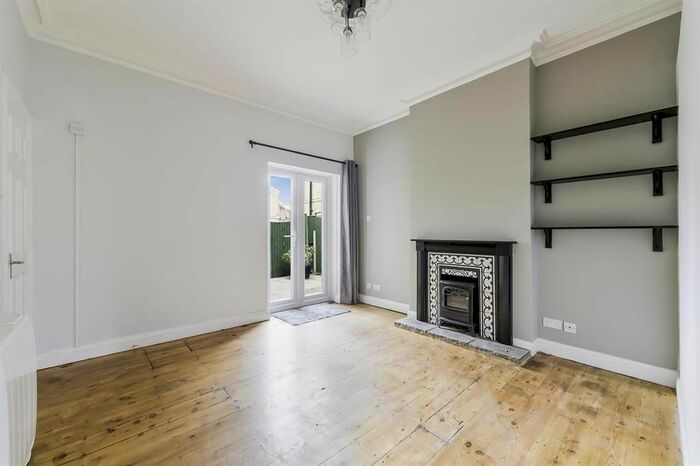 1 Bedroom Flat To Rent In London Road, Redhill, Surrey RH1