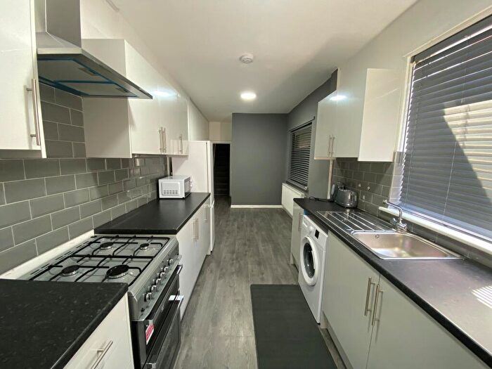 2 Bedroom Flat To Rent In Cross Street, Sale, M33