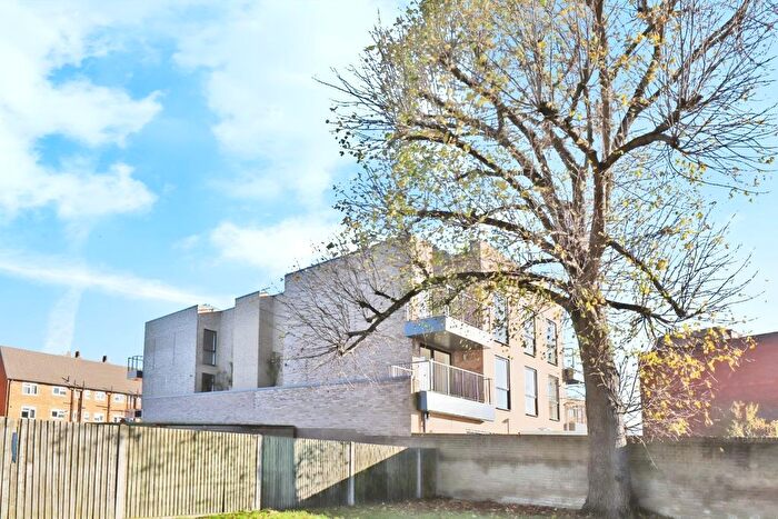 2 Bedroom Flat To Rent In Farwig Lane, Bromley, BR1