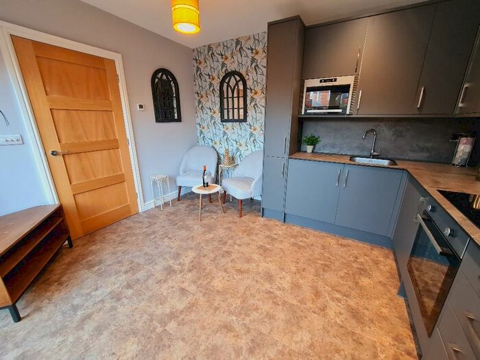 1 Bedroom Bungalow To Rent In Ellesmere Avenue, LN2