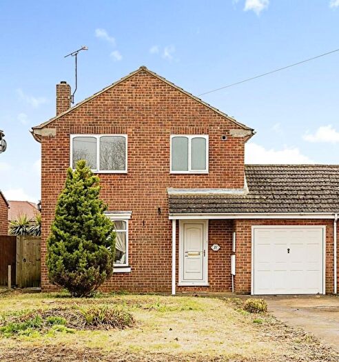 3 Bedroom Link Detached House To Rent In Banbury, Oxfordshire, OX16