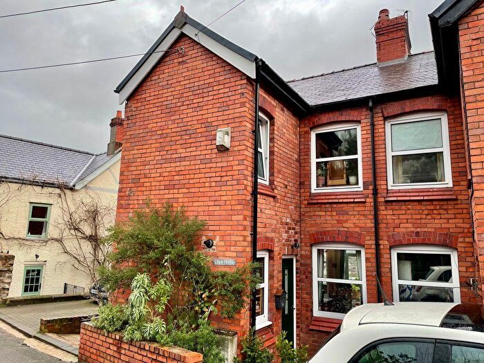 2 Bedroom Semi-Detached House For Sale In Woodlands Road, Froncysyllte, LL20