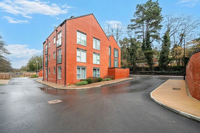 2 Bedroom Flat For Sale In Bath Road, Woodchester, GL5