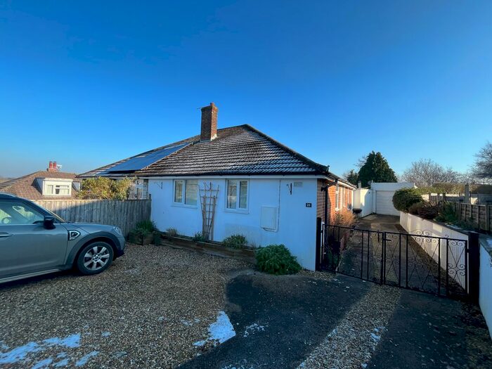 3 Bedroom Bungalow To Rent In Thomson Drive, Crewkerne, TA18