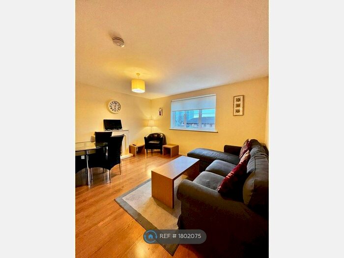 2 Bedroom Flat To Rent In Robertsons Gait, Paisley, PA2