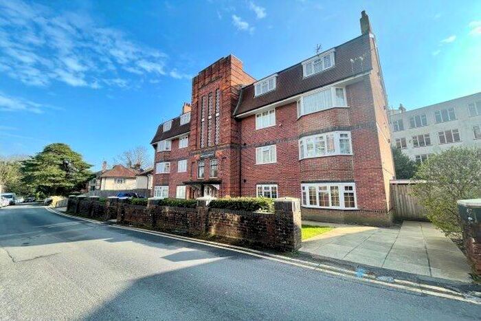 2 Bedroom Flat To Rent In Westbourne Close, Bournemouth, BH4
