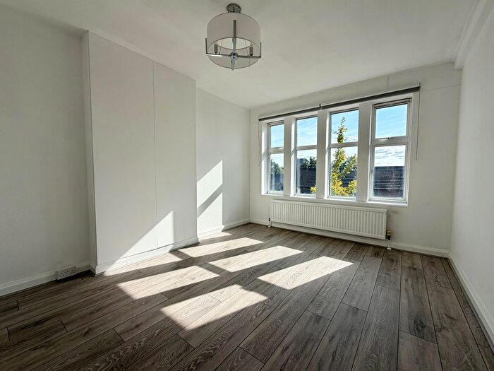 4 Bedroom Flat To Rent In Victoria Street, St. Albans, Hertfordshire, AL1