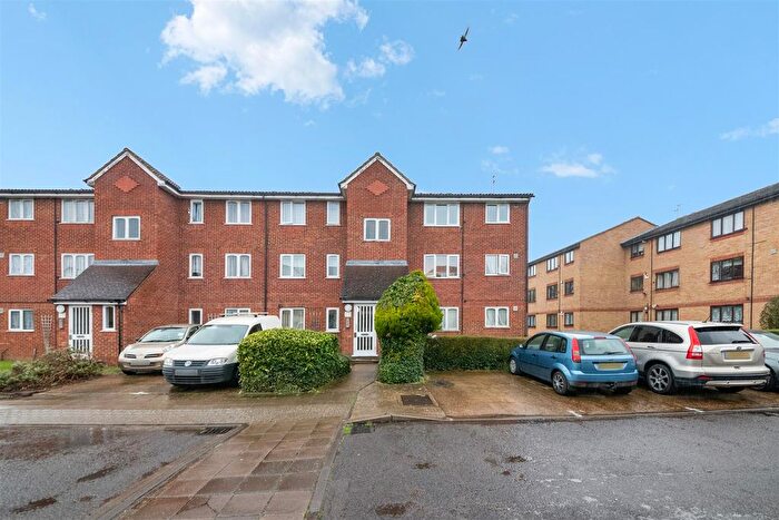 1 Bedroom Flat For Sale In Dehavilland Close, Northolt, UB5