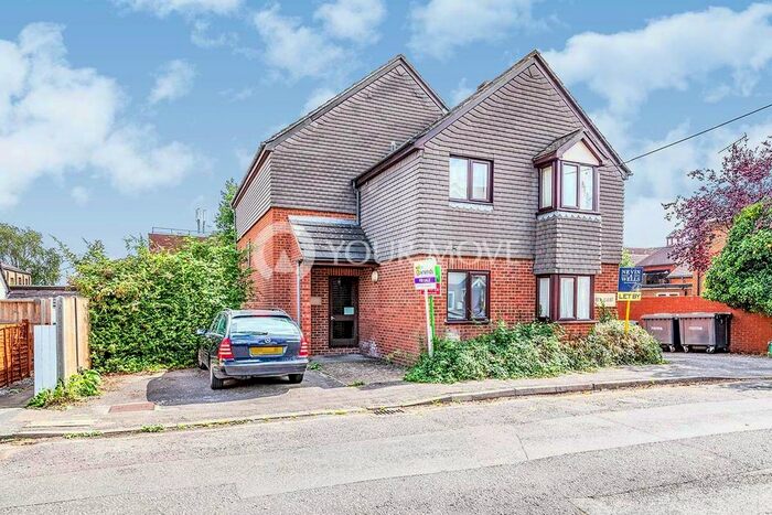 1 Bedroom Flat To Rent In Runnemede Road, Egham, Surrey, TW20