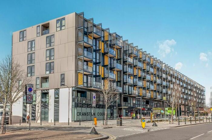 2 Bedroom Flat To Rent In Bloemfontein Road, London, W12