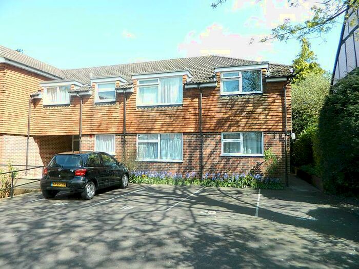 1 Bedroom Ground Flat To Rent In Griffin Court, Griffin Way, Great Bookham, KT23