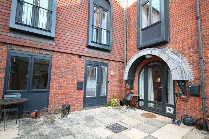 1 Bedroom Apartment To Rent In Abbey Yard, Abingdon, OX14