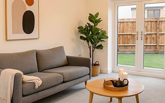 3 Bedroom Detached House For Sale In Ashby Road, Daventry, NN11