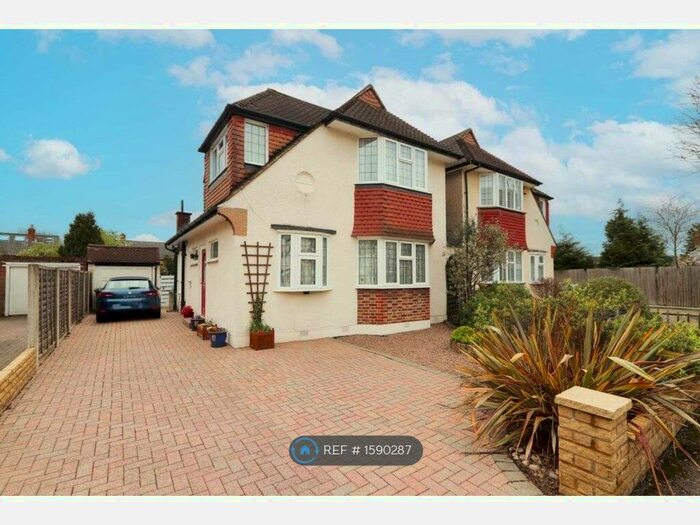 4 Bedroom Detached House To Rent In Cromwell Avenue, New Malden, KT3