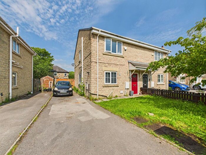 3 Bedroom Semi-Detached House For Sale In Mill Pond Avenue, New Mills, SK22
