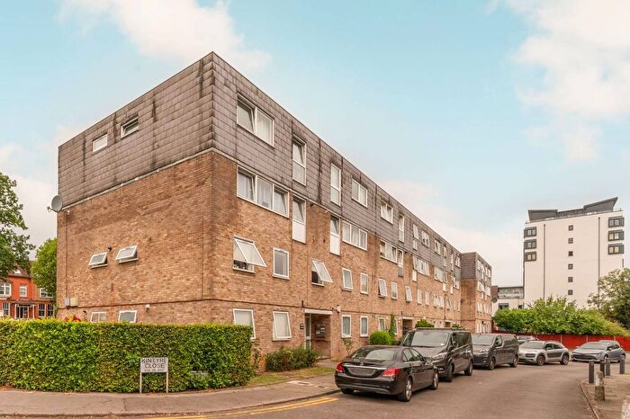 2 Bedroom Flat To Rent In Kintyre Close, Norbury, London, SW16