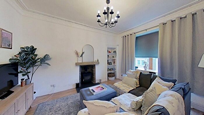 2 Bedroom Flat To Rent In Grove Street, Edinburgh, Midlothian, EH3