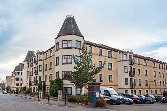 3 Bedroom Flat To Rent In West Bryson Road, Polwarth, Edinburgh, EH11