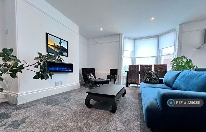 2 Bedroom Flat To Rent In St Davids Hill, Exeter, EX4