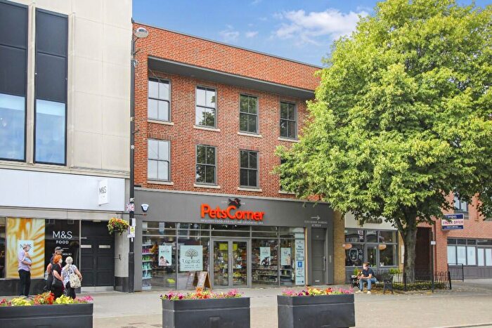 2 Bedroom Apartment To Rent In High Street, Brentwood, Essex, CM14