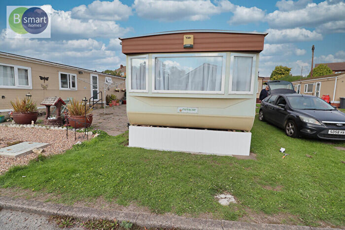 2 Bedroom Mobile Home To Rent In Park Homes, Church Street, S64