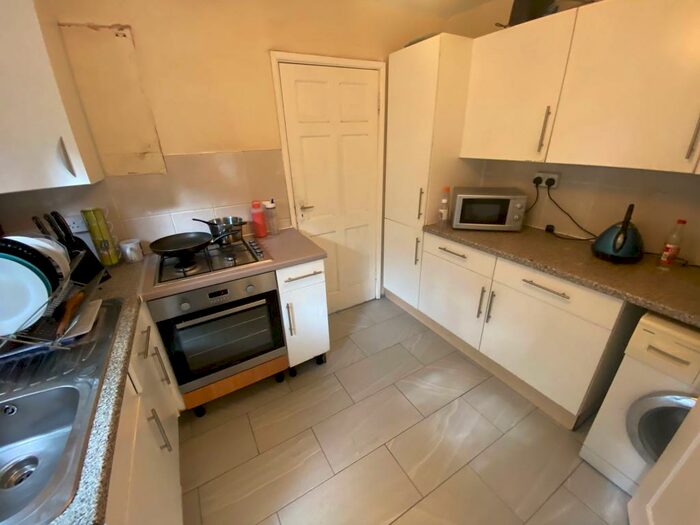 5 Bedroom House To Rent In Harborough Road, Polygon, Southampton, SO15