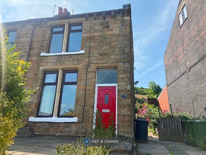 2 Bedroom End Of Terrace House To Rent In Commonside, Batley, WF17