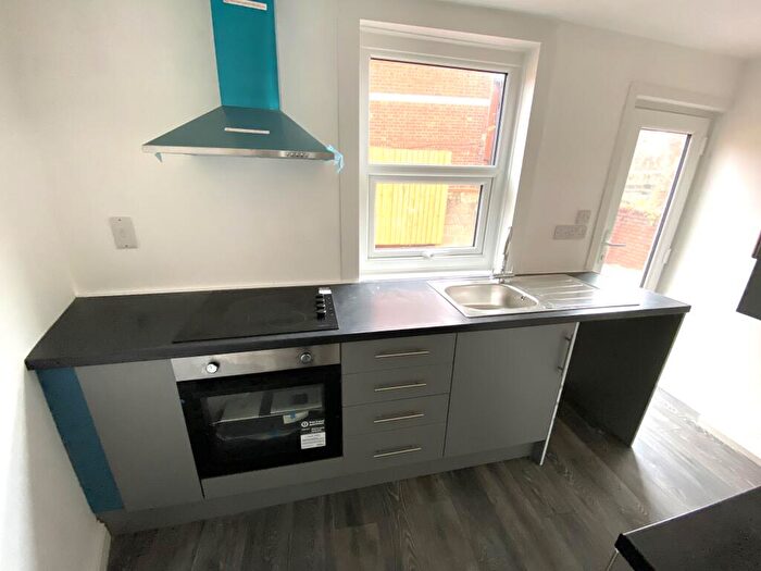 1 Bedroom Flat To Rent In Blaenclydach Street, Grangetown, Cardiff, CF11